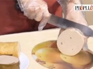 CLIP: Hướng dẫn cách phân biệt chả lụa sạch và có hàn the