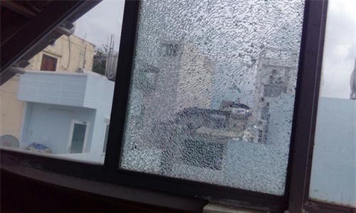Hàng loạt căn nhà ở trung tâm Sài Gòn bị bắn vỡ kính vì lý do... bất ngờ