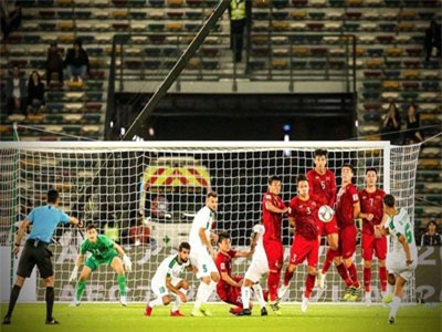 Thủ thành Văn Lâm có thực sự đứng sai vị trí?