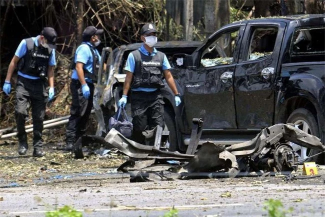 Hiện trường một vụ đánh bom xe ở Thái Lan. Nguồn: EPA