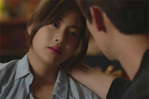 Có bầu với bạn thân sau khi say rượu, tôi khóc nức nở khi con chào đời