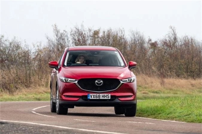 Chi tiết Mazda CX-5 2019 bản cao cấp, giá hơn 47.000 USD. Chính thức được bán tại Vương quốc Anh, Mazda CX-5 2019 có giá bán 37.195 bảng Anh (khoảng 47.430 USD) đối với phiên bản cao cấp nhất. (CHI TIẾT)