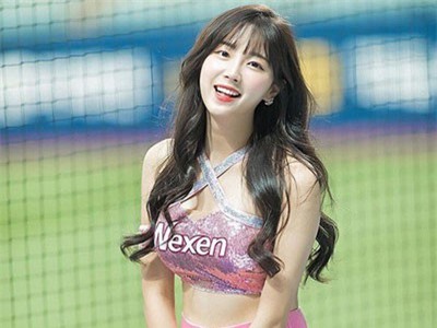 Hoạt náo viên có 'gương mặt ngây thơ, thân hình yêu nữ'