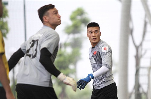 Đặng Văn Lâm mất điểm, cơ hội cho Bùi Tiến Dũng?