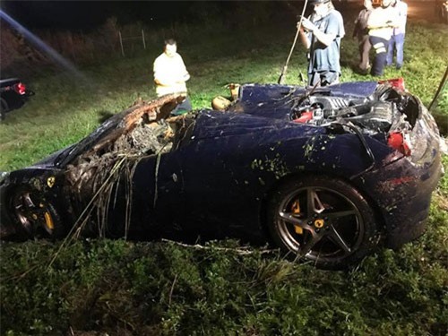 Cận cảnh trục vớt một chiếc Ferrari 360 bị “thuỷ táng”