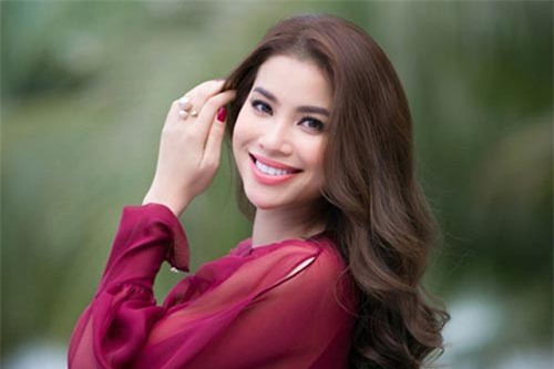 Phạm Hương khiến khán giả ngỡ ngàng khi hất nước vào mặt đối tác