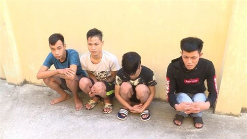 Truy bắt gã trai chuyên cung cấp “gái dịch vụ” cho quán karaoke