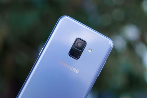 Samsung Galaxy A8 2018 giảm giá 3,1 triệu đồng đầu năm mới