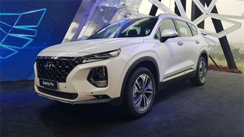 So sánh Hyundai Santa Fe 2019 với Toyota Fortuner, Nissan Terra