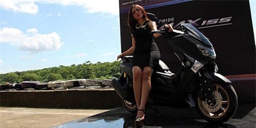 Yamaha sắp ra mắt bản NMax Hybrid, "đấu" Honda PCX Hybrid?