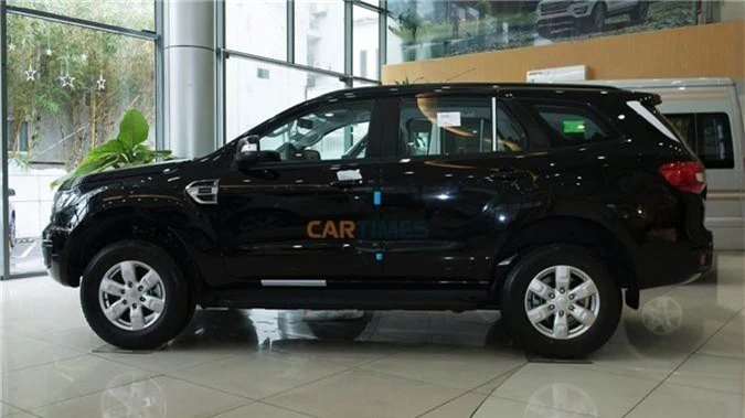 Can canh Ford Everest Ambiente phien ban AT co mat tai dai ly hinh anh 2