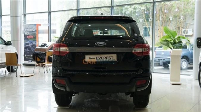 Can canh Ford Everest Ambiente phien ban AT co mat tai dai ly hinh anh 3