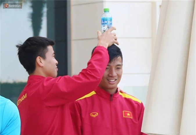 Tuyển Trung Quốc chơi trội khiến tuyển Việt Nam hết chỗ giải trí tại khách sạn dự Asian Cup 2019 - Ảnh 1.