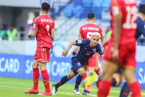 CLIP: Vừa ‘thay tướng’, Thái Lan lập tức thắng trận ở Asian Cup 2019