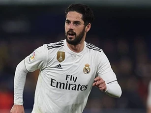'Like dạo' bình luận chê bai HLV Solari, Isco sắp bị tống cổ khỏi Real?