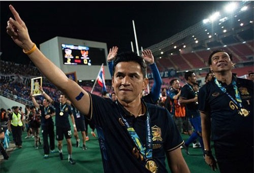 HLV Kiatisak trở lại "giải cứu" ĐT Thái Lan?