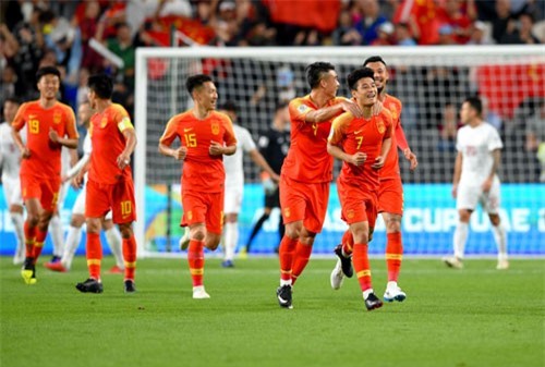 Trung Quốc chính thức giành vé đi tiếp nhờ cú đúp siêu phẩm