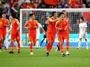 Trung Quốc chính thức giành vé đi tiếp nhờ cú đúp siêu phẩm