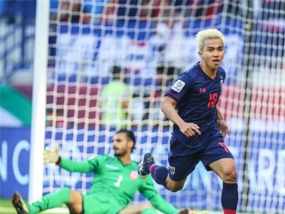Thắng trận đầu tiên ở Asian Cup 2019, ĐT Thái Lan được so sánh với M.U