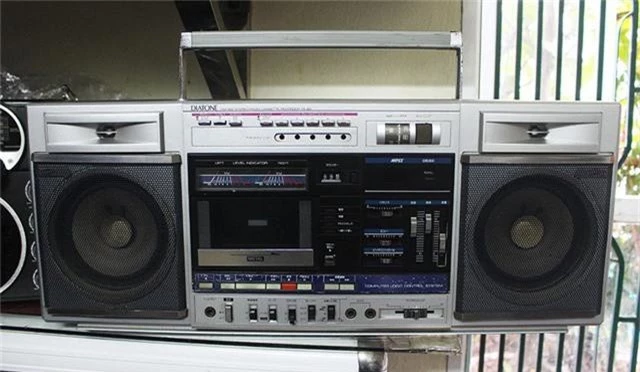 2 toà nhà chứa đầy đài cassette Nhật: Gia tài độc nhất vô nhị của vua đất Cảng - Ảnh 6.