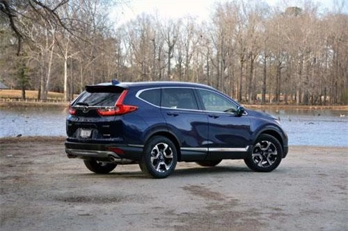 3. Honda CR-V (doanh số: 379.013 chiếc).