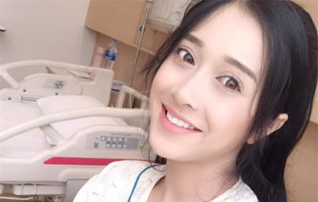 Em gái Nhã Phương khoe nhan sắc rạng rỡ khi vừa sinh nở