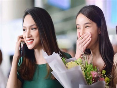 Hương Giang trẻ trung, xinh đẹp ra sân bay đón 'thiên thần chuyển giới' Yoshi Rinrada
