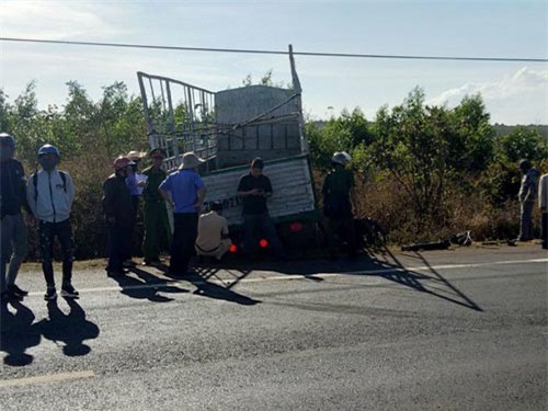 Gia Lai: Va chạm với xe tải, 3 chị em tử nạn trên đường lên thành phố