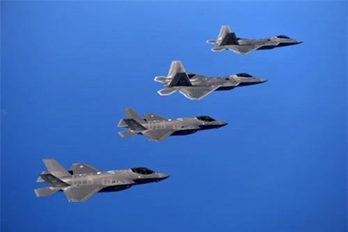 F-22 và F-35 sẽ là xương sống của không quân Hoa Kỳ trong tương lai (Ảnh Seapower)