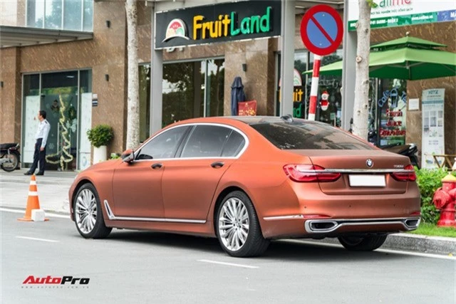 BMW 750Li “fake” màu hiếm của đại gia Sài Gòn - Ảnh 4.