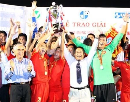 Cúp bóng đá 1000 Thăng Long Hà Nội Vietnam Iran