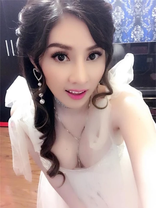 to mo cuoc song 2 my nhan viet nong bong rua chan cho chong, nguoi yeu hinh anh 18