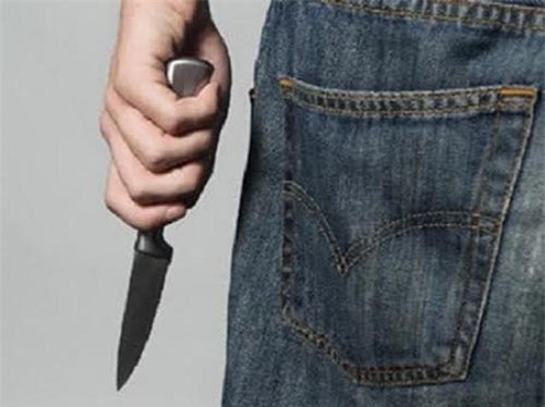 Đắk Nông: Đâm chết bạn nhậu trước nhà rồi lên gác ôm con trai ngủ