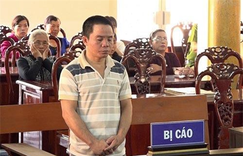 An Giang: 15 năm tù cho kẻ hiếp dâm con nuôi