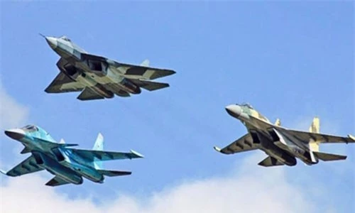 Su-57, Su-34 và Su-35 trong Lễ duyệt binh trên Quảng trường Đỏ (Ảnh Defence.pk)