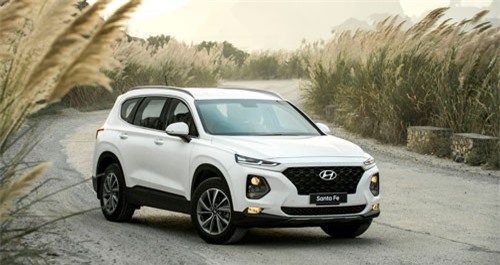 Hyundai SantaFe 2019 chênh giá cả trăm triệu, hãng "bó tay"