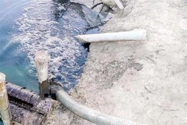 Công ty CP XNK Phương Đông (Mỹ Hào, Hưng Yên) xả thải gây ô nhiễm nguồn nước (Ảnh:TL)