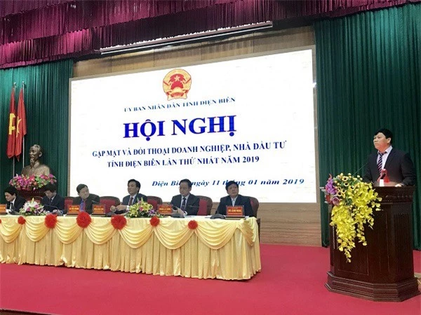 Ông Bùi Đức Giang, Chủ tịch Hiệp hội doanh nghiệp tỉnh Điện Biên phát biểu tại hội nghị. 