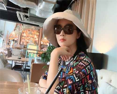 Xuân Bắc khoe bát ăn cơm ghi biệt danh các nghệ sĩ đóng Táo Quân