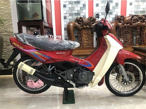 Xe máy Suzuki 17 năm vẫn còn 'zin': Giá "huyền thoại" 1 tỷ đồng