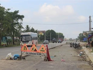 Quảng Ngãi: Quốc lộ 1A vẫn ngổn ngang sau 5 lần gia hạn tiến độ
