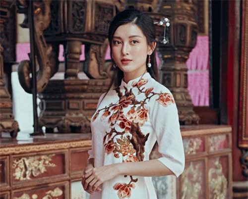 Huyền My thiết kế áo dài cách điệu đi chơi Tết