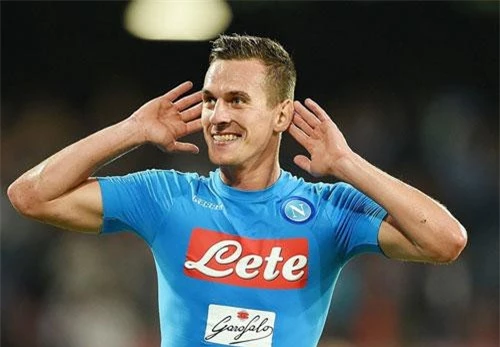 8. Arkadiusz Milik (Naples) - 97,9 phút/1 bàn thắng.