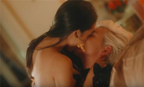 Hàng loạt MV gợi dục và chết chóc thu hút triệu view trong năm 2018