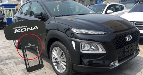 Món phụ kiện dành cho Hyundai Kona in dòng chữ khiến người mua giật mình suy ngẫm