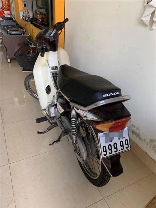 Thanh niên mang hàng trăm triệu đi mua chiếc xe Dream biển "ngũ quý 9" siêu hiếm