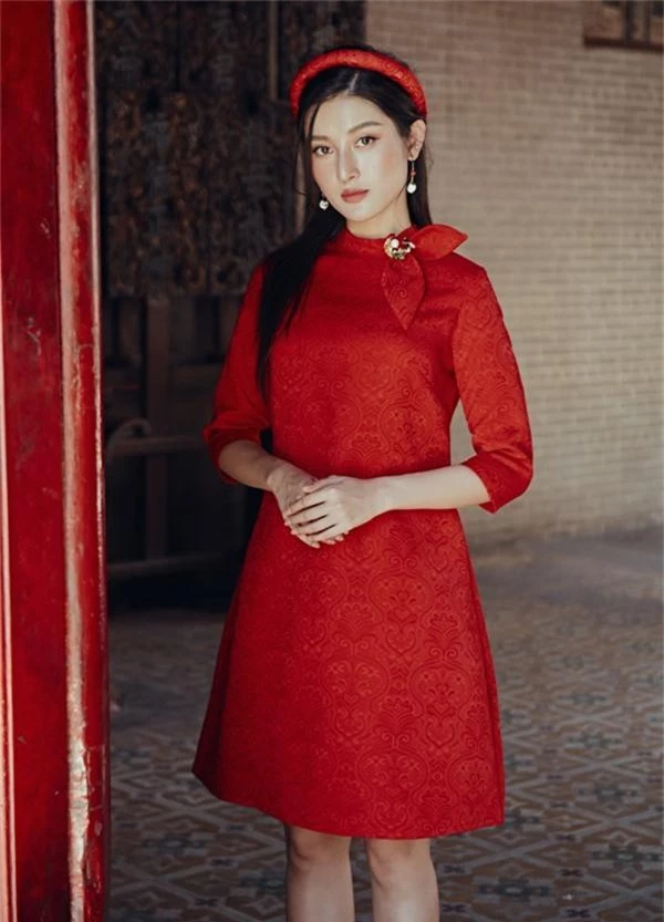 Á hậu Việt Nam 2014 cho biết năm nay cô sẽ mặc áo dài cách điệu đi chơi xuân.
