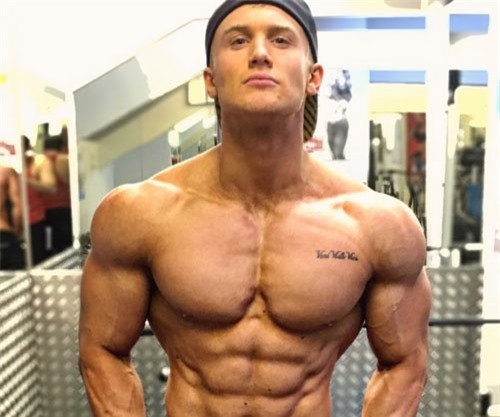 Mỹ nam cơ bắp bị gạ tình 22 tỷ đồng lộ quá khứ que củi gây bất ngờ