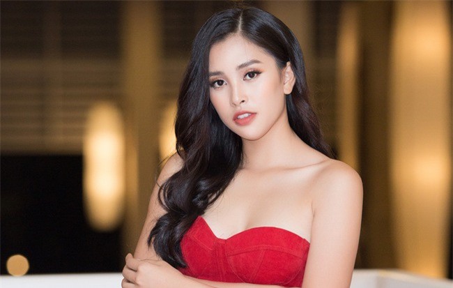 Hoa hậu Tiểu Vy bất ngờ diện đầm khoe ngực đầy nóng bỏng