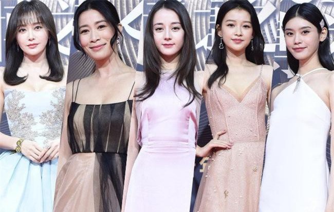 Thảm đỏ "khủng" nhất Cbiz: Địch Lệ Nhiệt Ba nhạt nhoà, lộ khuyết điểm giữa Tần Lam, Xa Thi Mạn sắc vóc bốc lửa